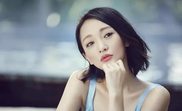 周迅对着路边转角镜唱《天涯歌女》，好不好？