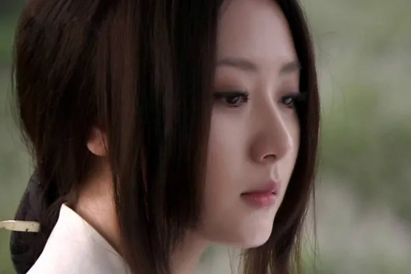 白冰因为一首歌哭的很惨，这跟丁一有直接的关系吗？