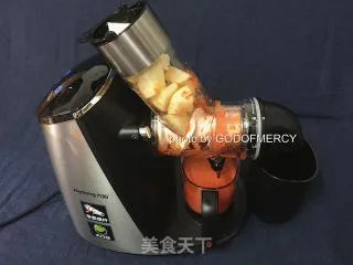 夏季美容美体的秘密：原汁原味的木瓜胡萝卜汁