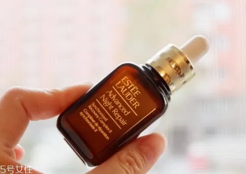 雅诗兰黛精华和眼霜怎么用？其实是有先后顺序的