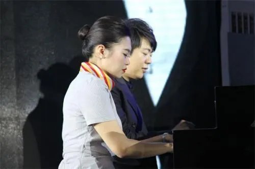 朗朗因没帮老婆拿行李被网友吐槽，一个完美老公应该做到什么？