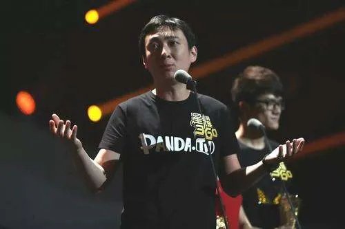 王思聪穿黄色奢华滑雪服现身张家口，遭到了网友怎样的调侃？