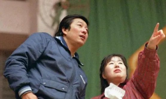 中国男排前主教练邹志华的个人经历如何？