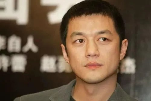 李亚鹏拖欠4000万一案重审，官方对此作出了怎样的解释？