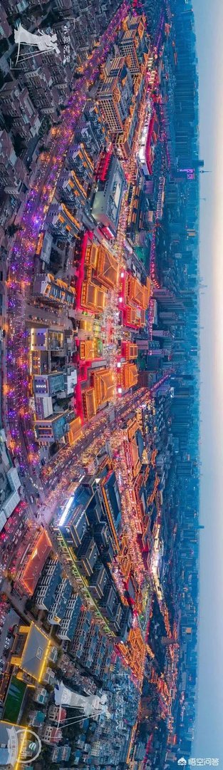 故宫首次晚间开放，你觉得是故宫的灯光秀漂亮，还是西安大唐不夜城漂亮？