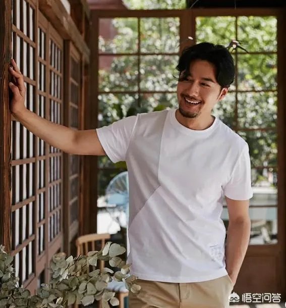 男士如何选择白色T恤？