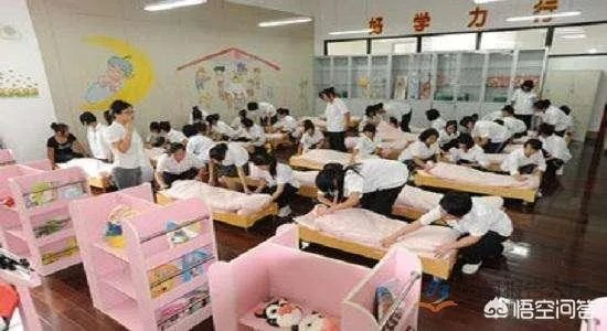 中概教育板块暴跌，上市公司红黄蓝股价直接崩盘，你是如何看待这样的现象的？