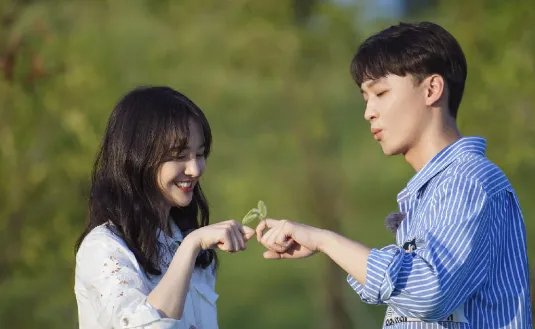 张恒照片意外曝出新女友，为何会让大家直呼“可怕”？