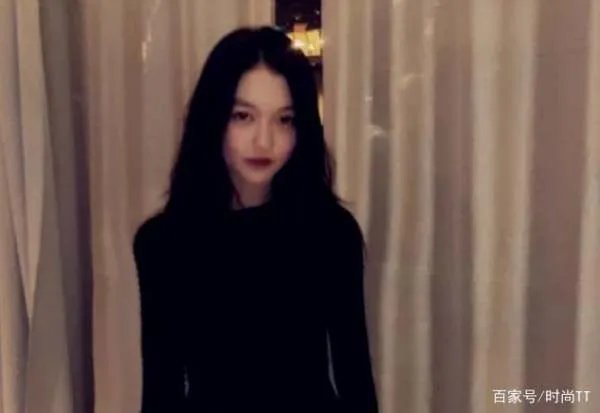 王菲女儿李嫣术后治疗好兔唇，长得像年轻王菲，惊艳众人，你认为呢？