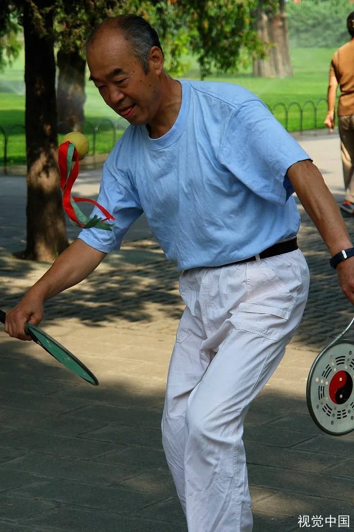 70岁马甲线奶奶成健身教练