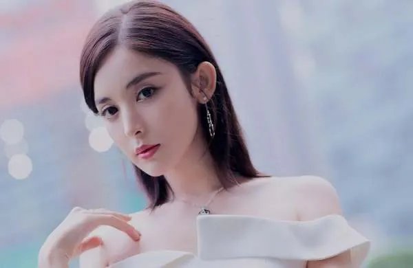 如何看待狗仔队跟车跟拍明星的举动呢？