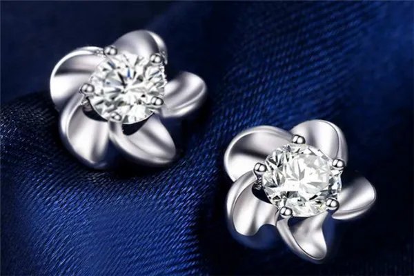 银饰店十大品牌排行榜：周大福上榜，蒂芬尼第一