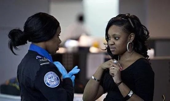 美国第一机场与中国第一机场对比，有何差距呢？