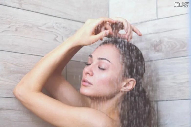 女子澡堂直播视频 结果被警方拘留