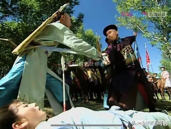 《还珠格格》的尔泰喜欢小燕子吗？