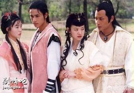 《还珠格格》的尔泰喜欢小燕子吗？