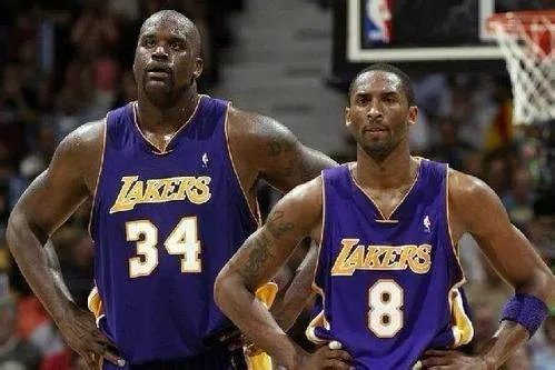 奥尼尔的球衣退役了么?