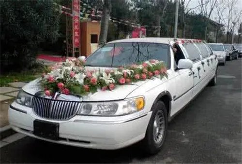 北京婚车租赁价格一览表 北京租一辆名牌婚车贵吗