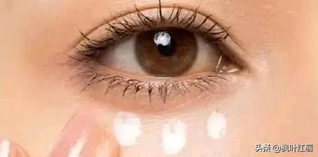 请问眼贴以及眼霜使用后细纹增多有可能是什么原因导致的？