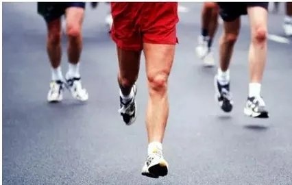 女子为步数排行每天暴走万步身体出现什么问题？