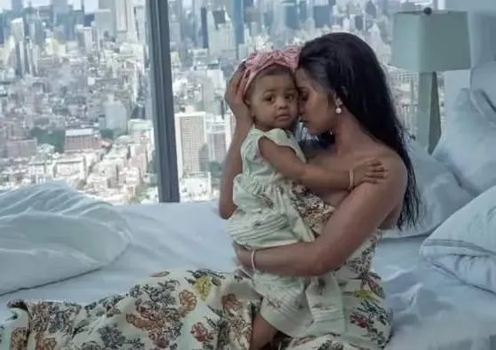 美国说唱女歌手麻辣鸡官宣怀二胎，网友给其送上了怎样的祝福？