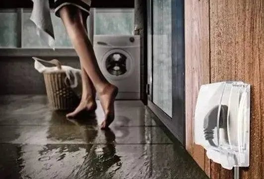 洗澡为什么会触电身亡？