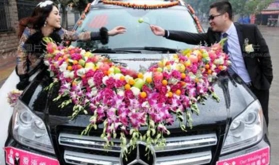 跑婚车一年能挣多少钱 租一个婚车车队多少钱