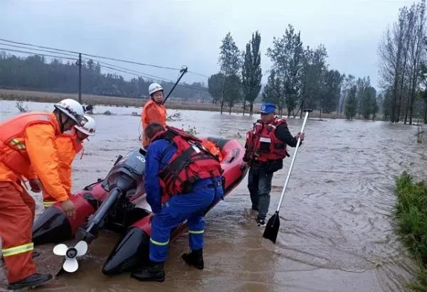 山西孝义市一村民养的猪被大水淹没，此次大暴雨为何受灾这么严重？