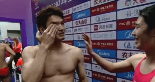 我国的游泳冠军都有谁？