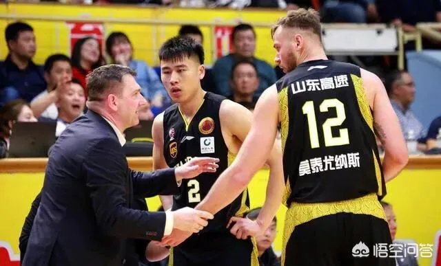 CBA半决赛目前表现最好的外援是哈德森还是劳森？