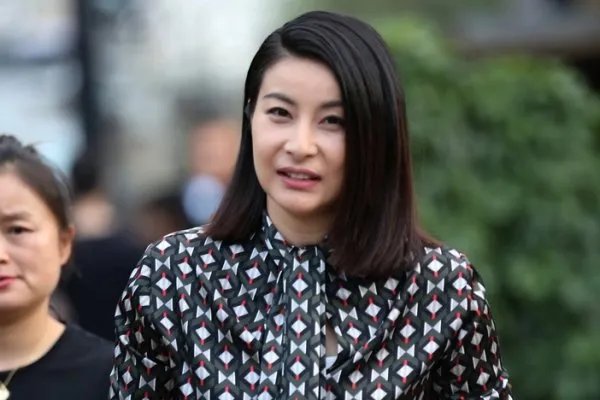 有种“合照”叫做郭晶晶,明明颜值不算高,却每次都能赢女星,你怎么看?