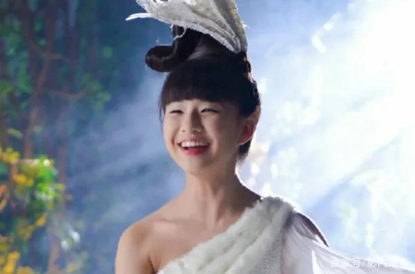 视为杨丽萍接班人，后来放弃舞蹈，小彩旗现状怎么样？