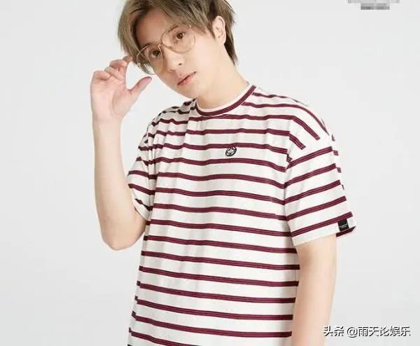 歌手薛之谦服装店开业，一小时店铺被粉丝买空，明星赚钱为什么这么容易？