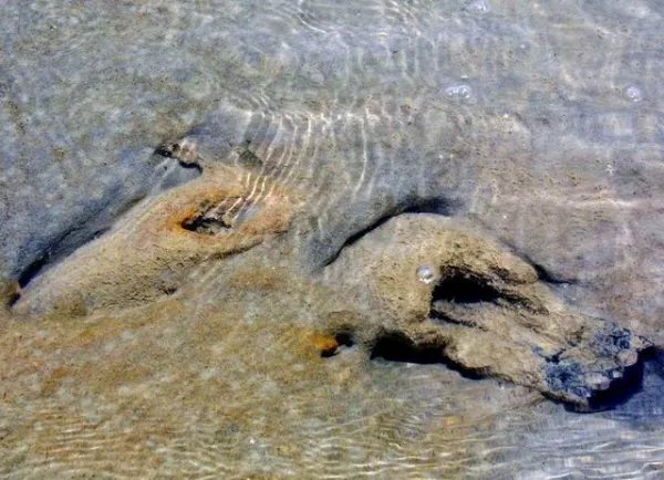 柴达木盆地发现15万年前的铁管，是谁放在那里？