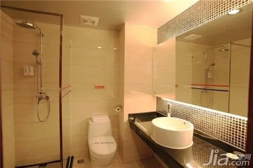 镜子对着卫生间门好不好 镜子对着卫生间门解决办法