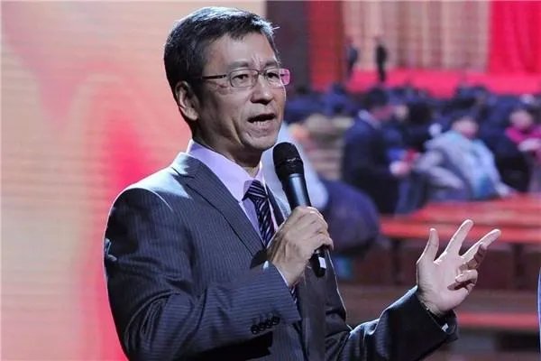 白岩松很少露面了，他近况如何？