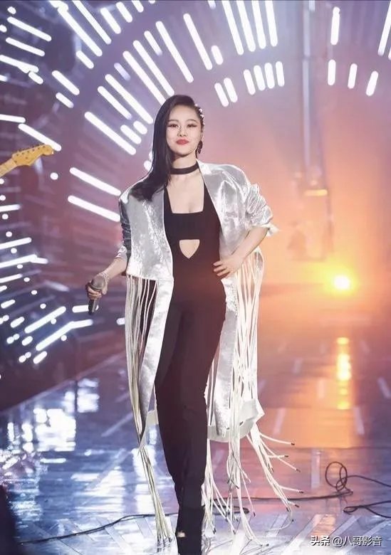 如何评价《歌手·当打之年》，袁娅维和马思唯合作歌曲《2020 so crazy》？