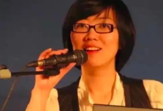 天津交通广播节目一主持人在直播中摔门离去，他为此受到了什么惩罚？