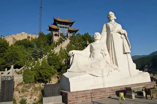 介子推以忠孝文明为纪念他而得名的地方是哪里？