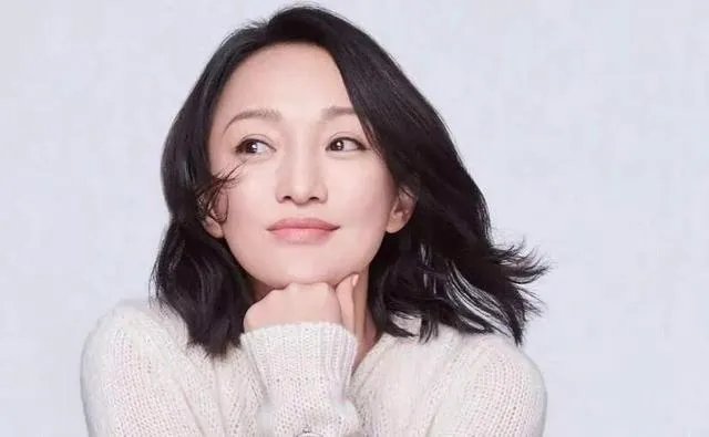 周迅对着路边转角镜唱《天涯歌女》，好不好？