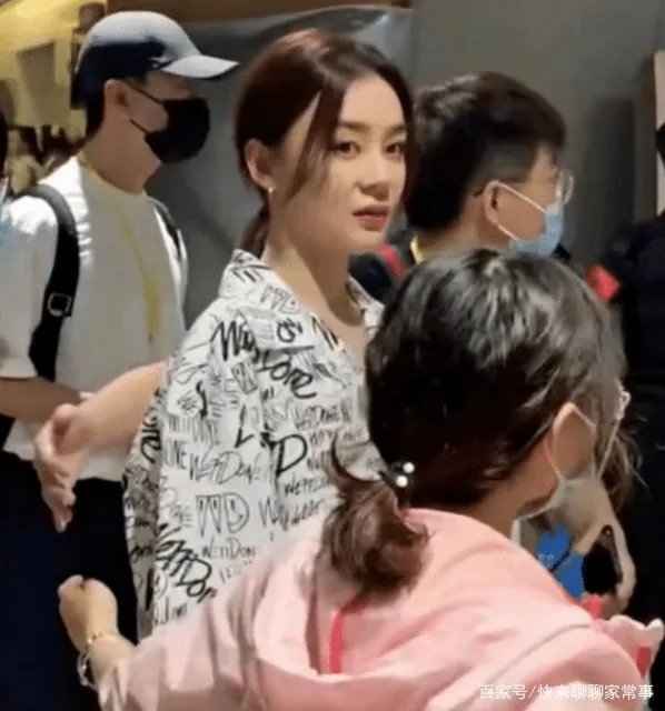 袁姗姗现身湖北七一晚会，生图抗打镜头朱一龙的造型却吸引到我，你怎么看？