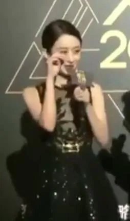 为什么赵丽颖会冻到流泪？