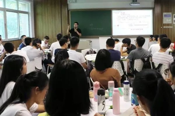 清华大学2名博士研究生被退学，为什么现在越来越多高校学生被退学？