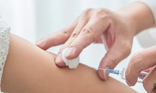 用生理盐水制作假新冠疫苗被抓，犯罪份子将需承担什么法律责任？