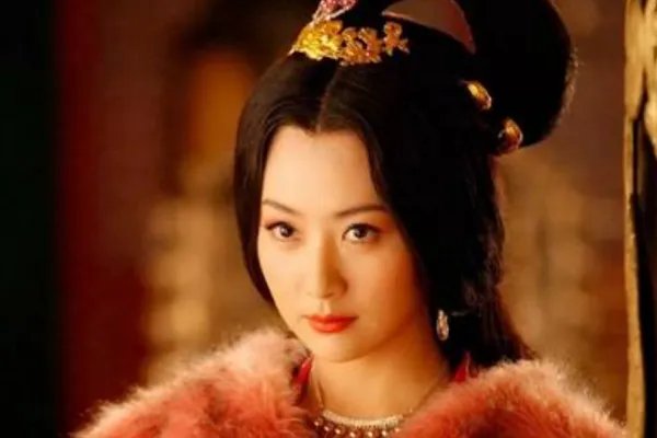 白冰因为一首歌哭的很惨，这跟丁一有直接的关系吗？