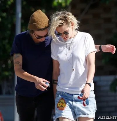 暮光女向女友求婚成功 称这次真的又找到恋爱的感觉