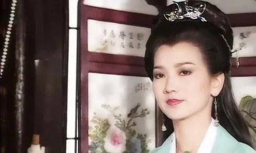 赵雅芝晒白素贞飞行自拍，赵雅芝这是在缅怀青春吗？