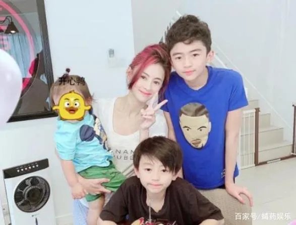 张柏芝为小儿子庆生，小王子近照是不是太像妈妈了？