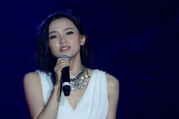 哎呀刺挠啊闹心吧啦什么歌？