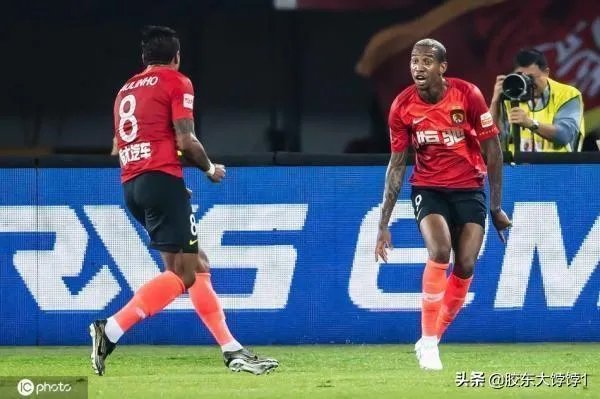恒大2-0击败上海上港积分反超国安,上海上港此场怎么会错失这个机会?大家怎么看？